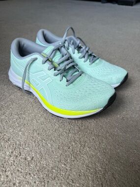8.5 ASICS GEL-Excite 7 women's running shoes in the Mint Tint/White colorway